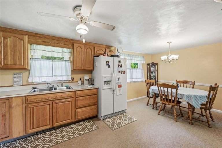 42033 Edward Circle, Columbiana, OH - Photo 2