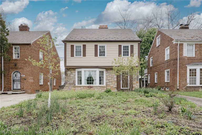 3675 Avalon Road, Shaker Heights, OH - Photo 2