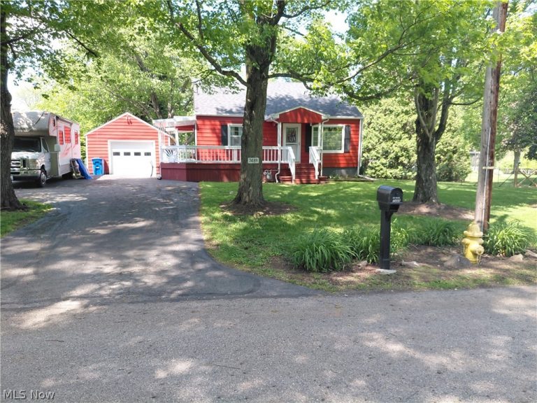 7489 Van Ness Avenue, Hubbard, OH - Photo 2