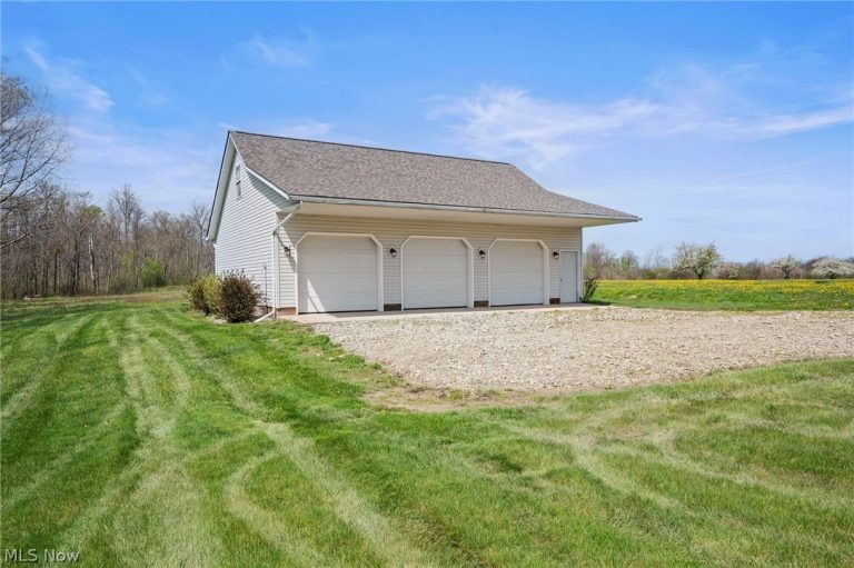 10030 Kile Road, Chardon, OH - Photo 2
