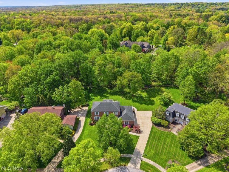 9026 Frost Lane, Brecksville, OH - Photo 4