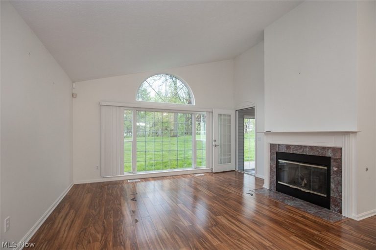 390 Vista Lane, Aurora, OH - Photo 5