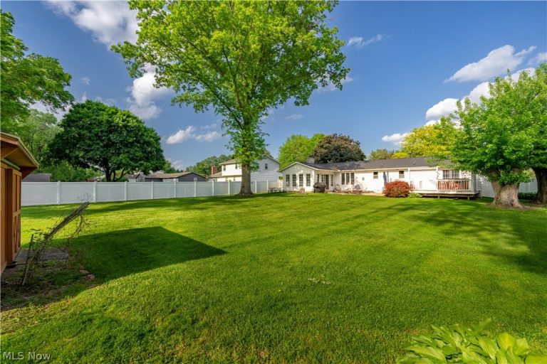 8263 Winterwood Avenue, North Canton, OH - Photo 4