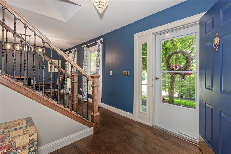 8290 Pine Creek Court, Chagrin Falls, OH - Photo 5