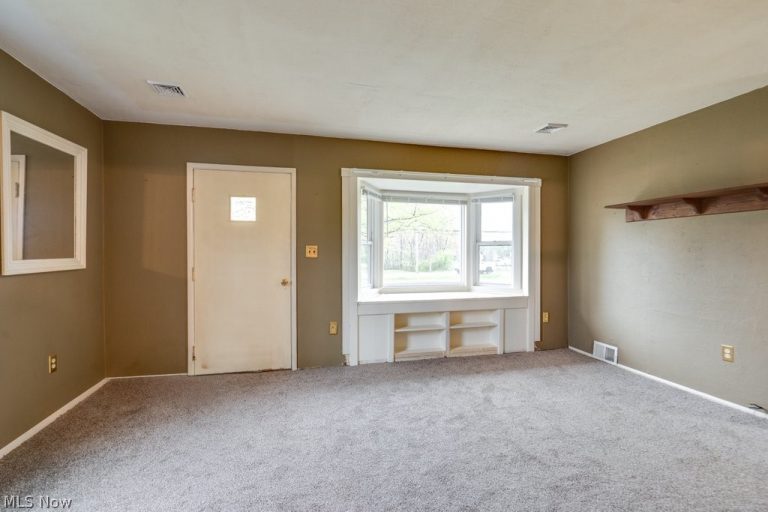 8764 Ravenna Road, Chardon, OH - Photo 4