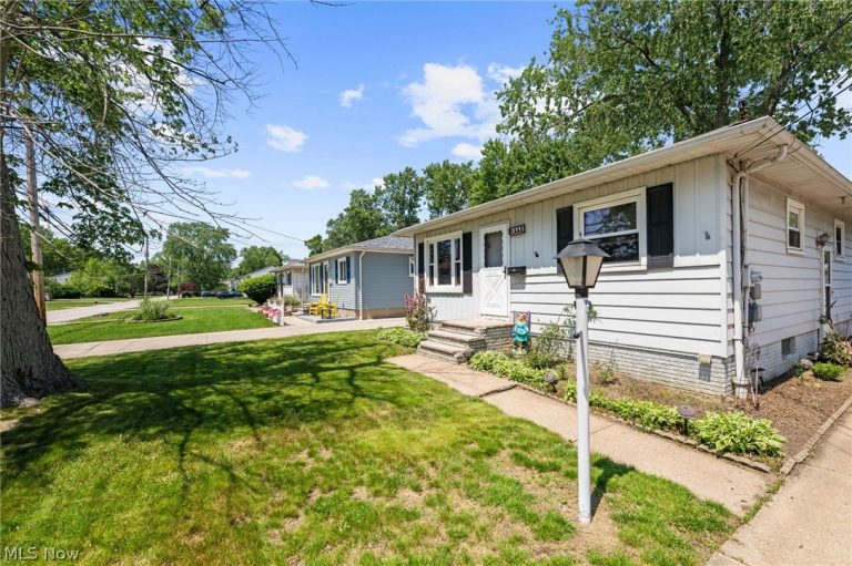 311 Parkway Drive, Eastlake, OH - Photo 3