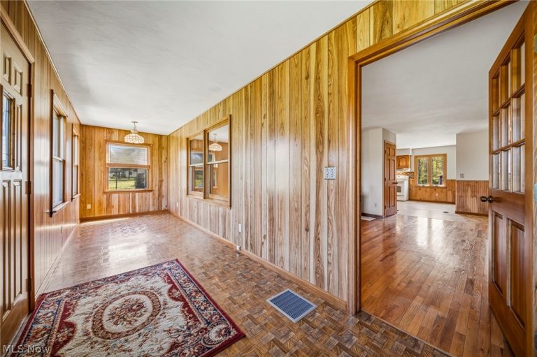 16715 Nauvoo Road, Middlefield, OH - Photo 4