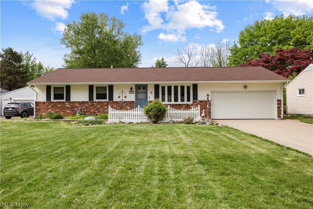 795 Tarry Lane, Amherst, OH