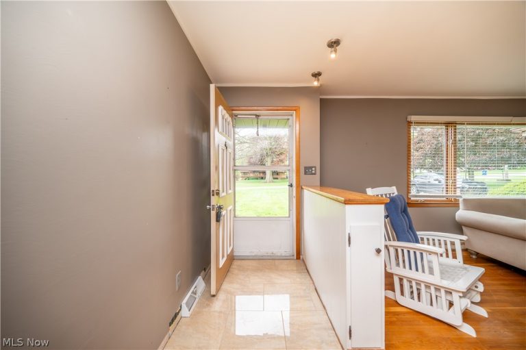 7627 Catherine Street, Masury, OH - Photo 3