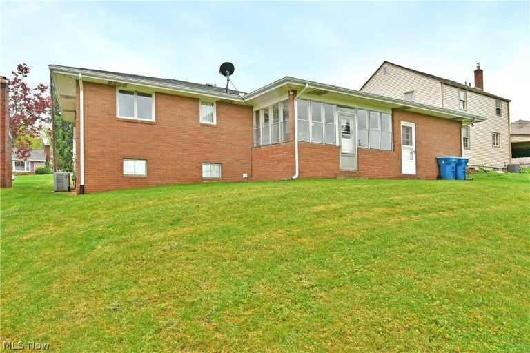 499 Harvey Street, Struthers, OH - Photo 4