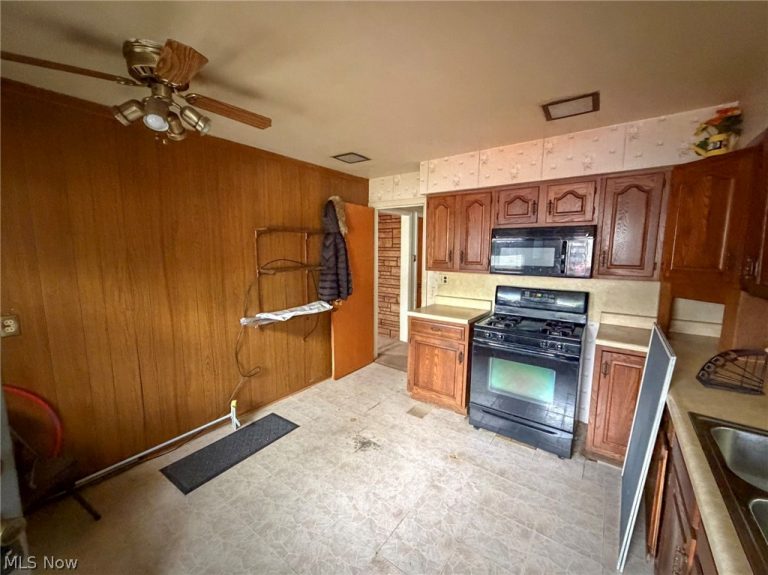 572 Comstock Street, Warren, OH - Photo 4