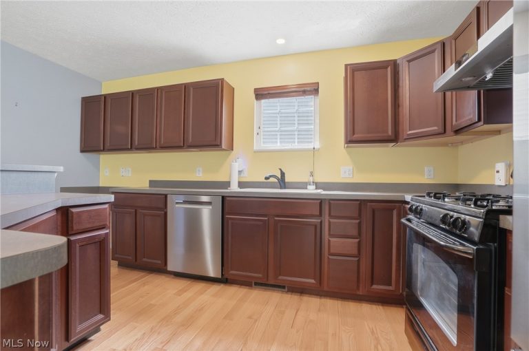 182 Elizabeth Parkway, Akron, OH - Photo 8