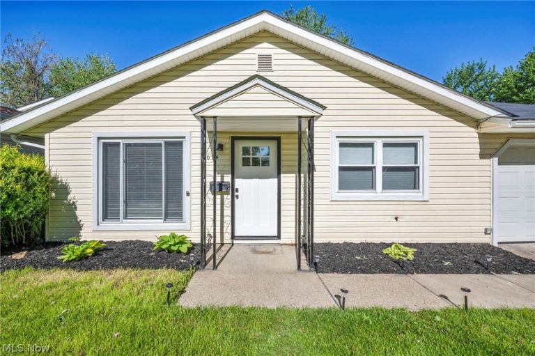 1074 168th Street, Cleveland, OH - Photo 3