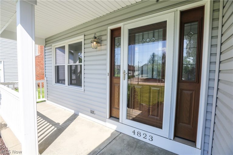 4823 Elizabeth Lane, Brooklyn, OH - Photo 2