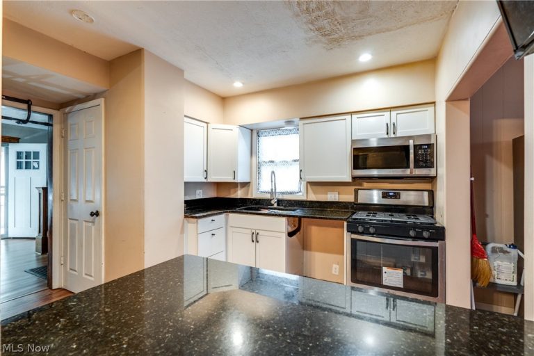 1026 Collinwood Avenue, Akron, OH - Photo 8