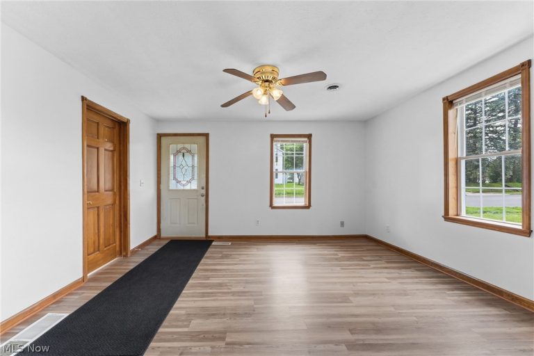 2906 Lincoln Way, Massillon, OH - Photo 8