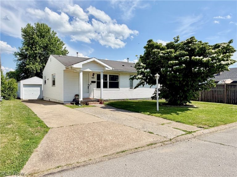 3402 Plum Street, Parkersburg, WV - Photo 2