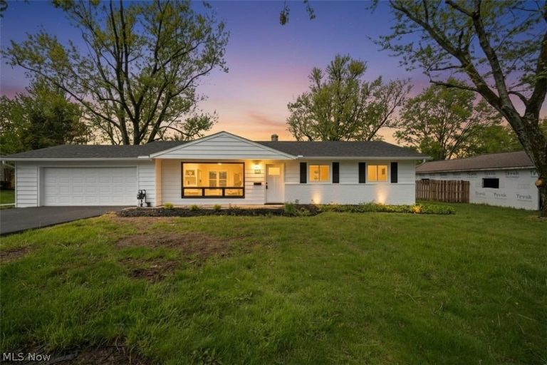8454 Royalhaven Drive, North Royalton, OH, 44133