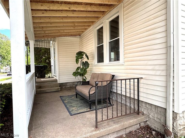 145 Vine Street, Columbiana, OH - Photo 3