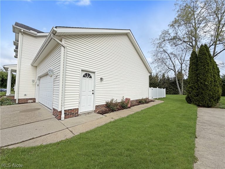 921 Lockwood Road, Barberton, OH - Photo 3