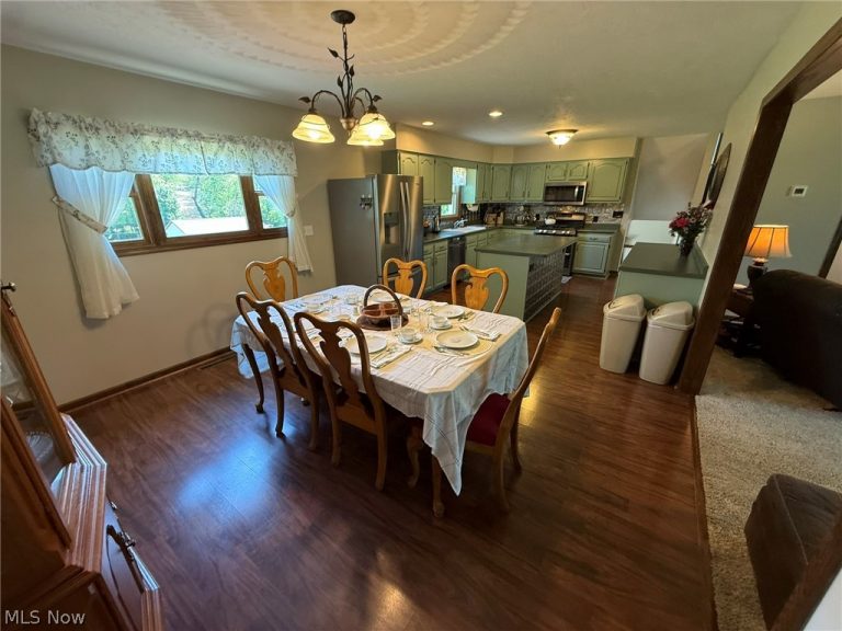 2462 Yorkview Road, New Philadelphia, OH - Photo 8