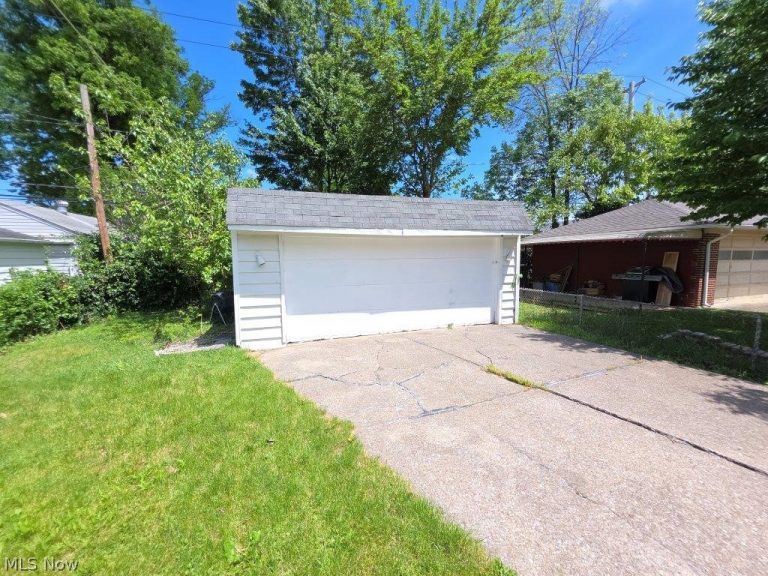 20632 Woodstock Avenue, Fairview Park, OH - Photo 5