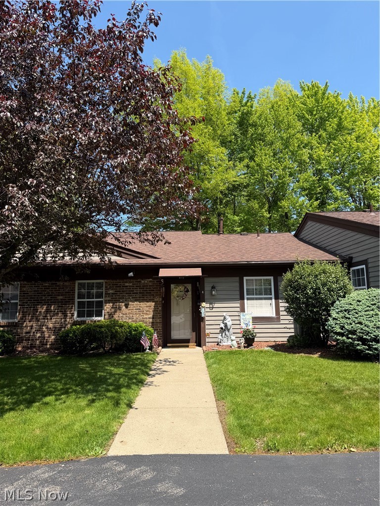 810 Nob Hill Drive #4, Niles, OH