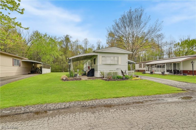 171 Brook Drive, Brookfield, OH - Photo 2