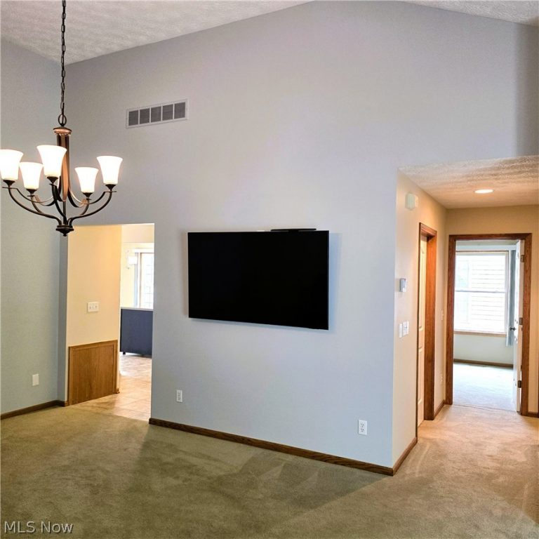 15672 Roxboro Drive, Middleburg Heights, OH - Photo 5