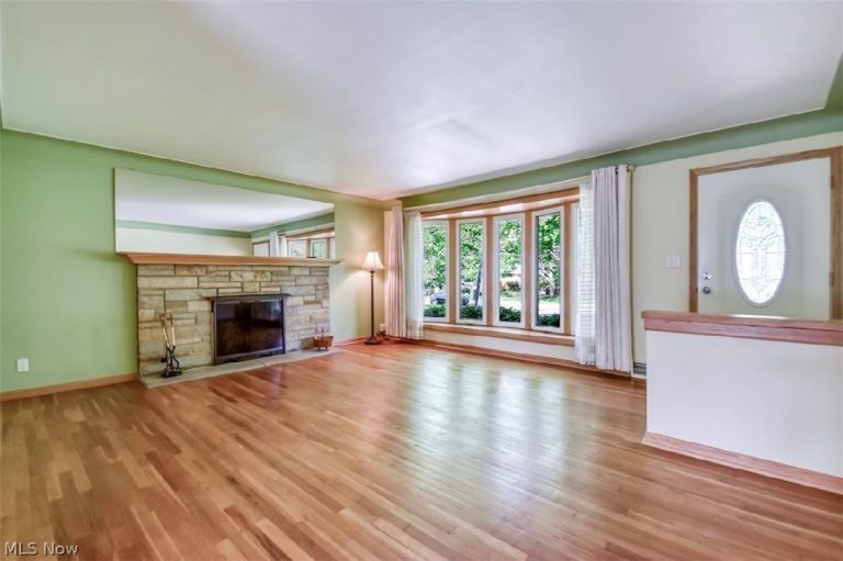 6680 Glenella Drive, Seven Hills, OH - Photo 4