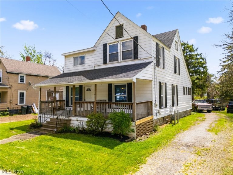 340 Lowell Street, Elyria, OH - Photo 2