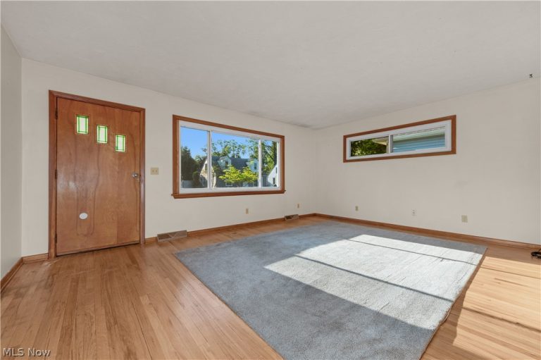 128 Forest Boulevard, Avon Lake, OH - Photo 5