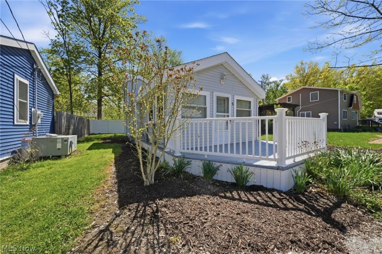 5825 Lake Road, Ashtabula, OH - Photo 2