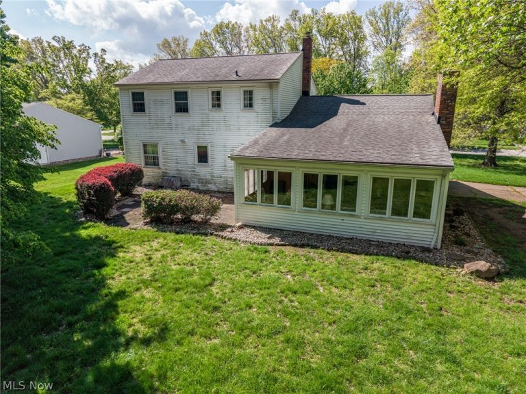 32696 Surrey Lane, Avon Lake, OH - Photo 4