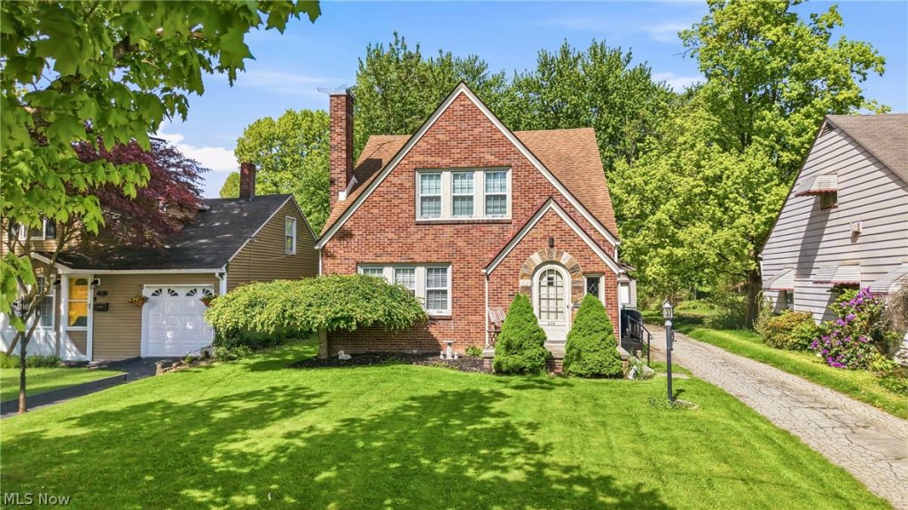 210 5th Avenue, Hubbard, OH