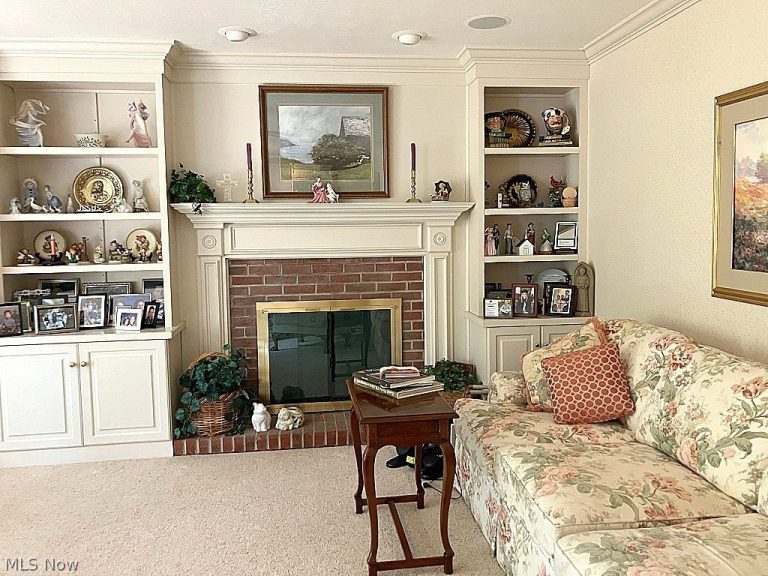6958 Chapel Hill Drive, Brecksville, OH - Photo 4