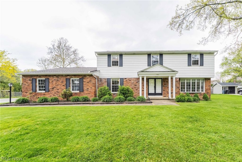 1622 Seven Oaks Drive, Lyndhurst, OH