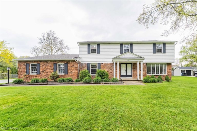 1622 Seven Oaks Drive, Lyndhurst, OH, 44124
