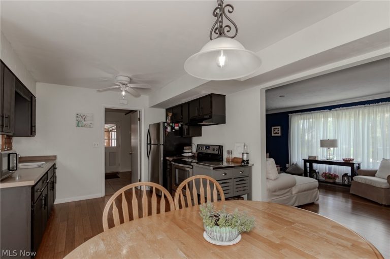 344 Karen Drive, Chardon, OH - Photo 5
