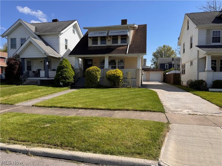 13820 Parkway Drive, Garfield Heights, OH - Photo 2