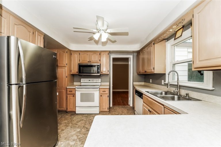 2371 Loyola Road, University Heights, OH - Photo 6
