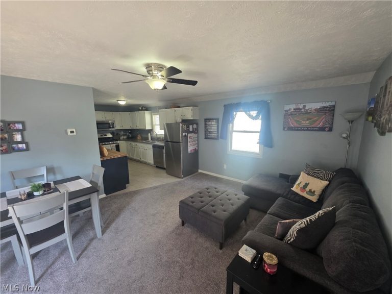 908 Bellevue Drive, Willoughby, OH - Photo 2