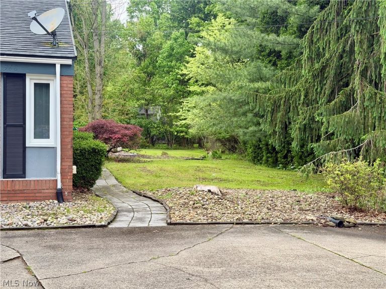 568 Northlawn Drive, Youngstown, OH - Photo 6