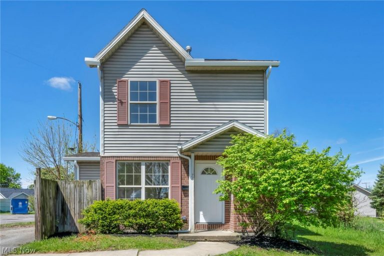 71 Chestnut Street, Elyria, OH - Photo 2