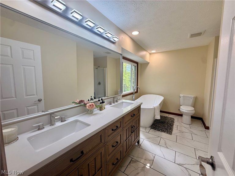 32169 Hickory Lane, Avon Lake, OH - Photo 5