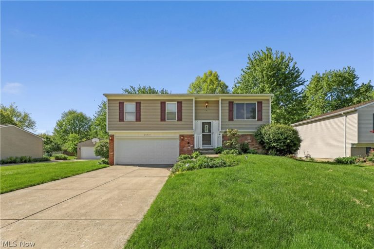 26917 Oxford Park Lane, Olmsted Twp, OH - Photo 2