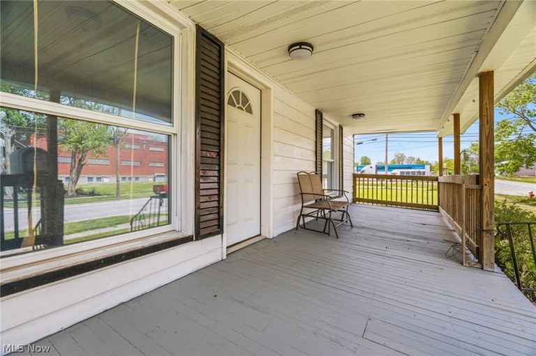 340 Lowell Street, Elyria, OH - Photo 5