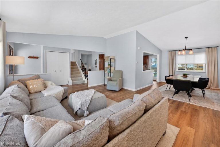 4563 Azalea Lane, North Olmsted, OH - Photo 4