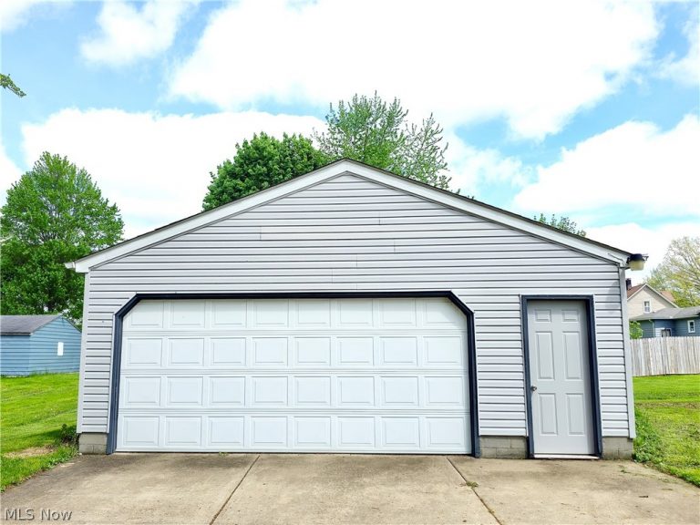 664 Tenney Avenue, Campbell, OH - Photo 5