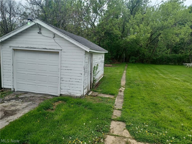 1639 Wellington Avenue, Youngstown, OH - Photo 2